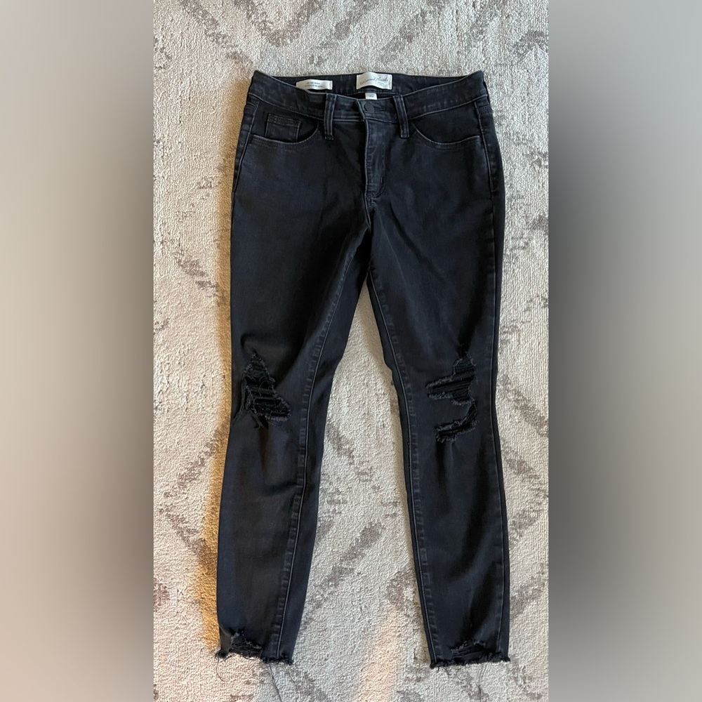 Universal Thread Mid Ride Black ripped skinny jeans